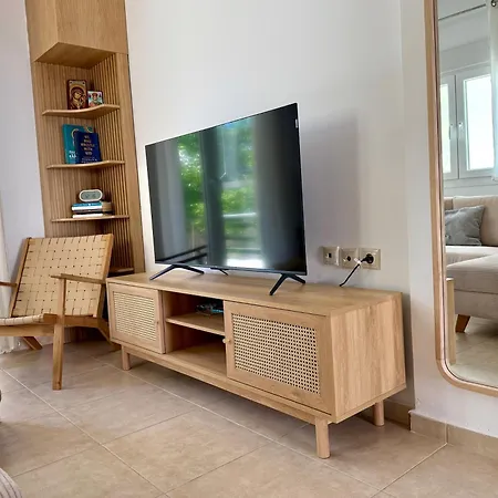 New With Private Yard 150m From Διαμέρισμα *
