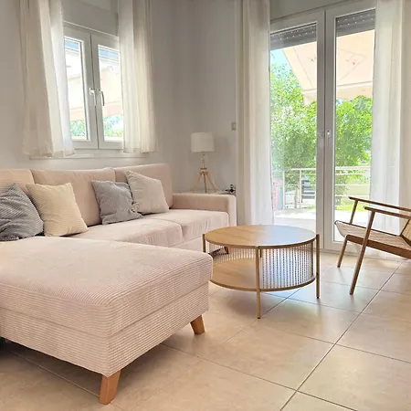 New With Private Yard 150m From Διαμέρισμα *