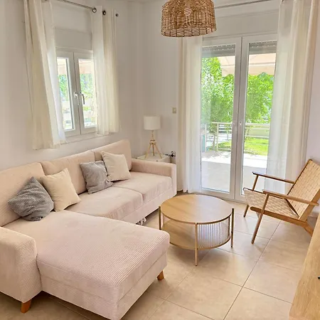 Διαμέρισμα New With Private Yard 150m From