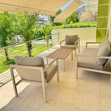 New With Private Yard 150m From Διαμέρισμα *